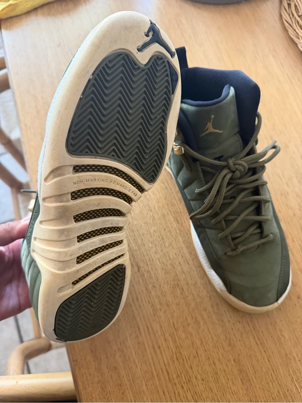 Air Jordan 12 Unisex youth High Top US 6.5Y